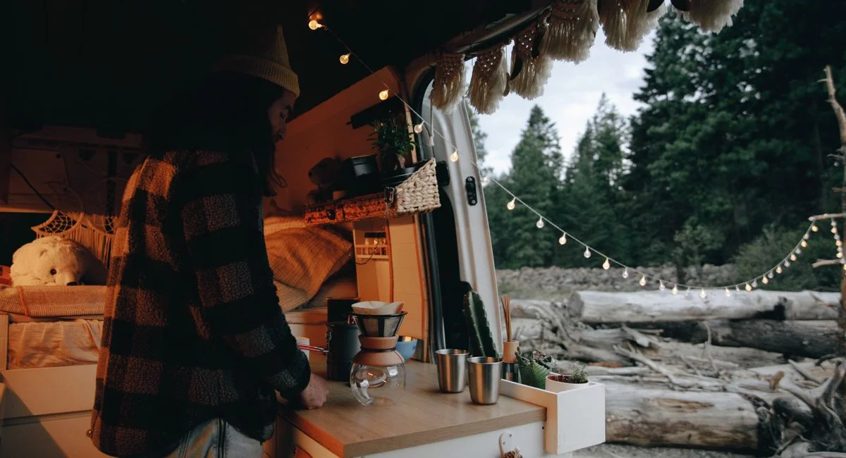 Camping-car rencontre femme : intimité nomade ou mirage moderne ?