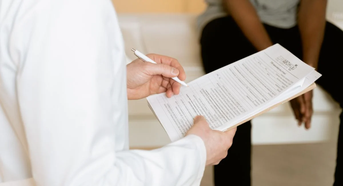 Réduction du capuchon clitoridien avant après : le vrai visage de la chirurgie intime